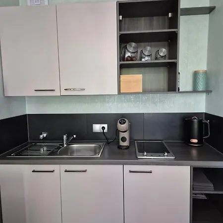 Appartement Studio Apartment *